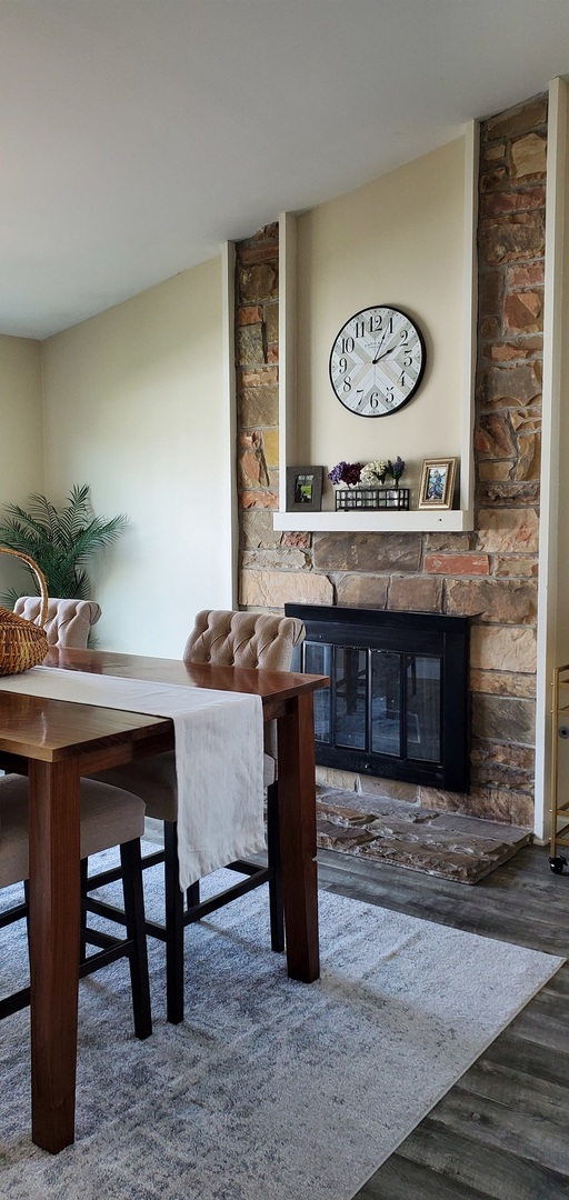 660 Niagara Drive Bolingbrook, IL 60440 - Photo 9 of 28 a living room with furniture and a fireplace