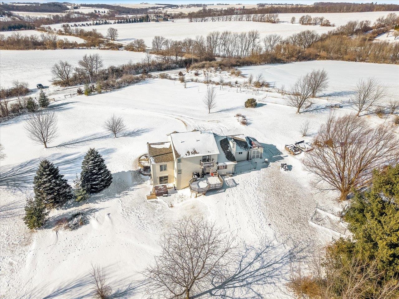 16403 Hartman Road Davis, IL 61019 - Photo 4 of 32