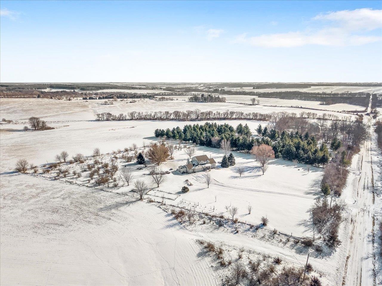 16403 Hartman Road Davis, IL 61019 - Photo 8 of 32