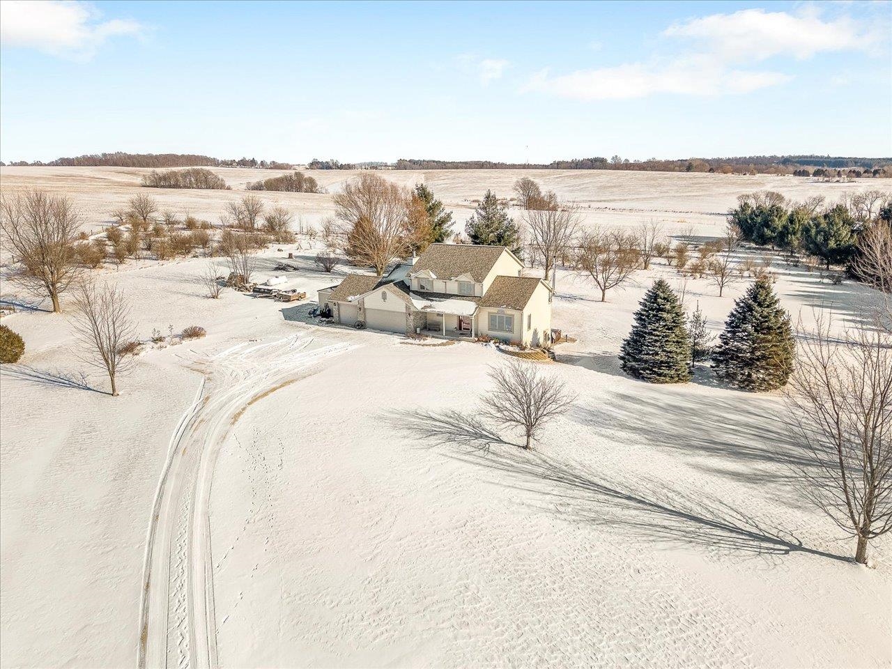 16403 Hartman Road Davis, IL 61019 - Photo 9 of 32