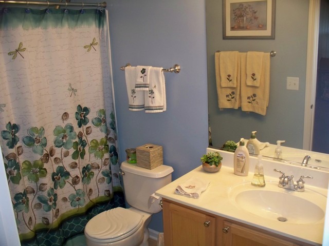 3016 Falling Waters Lane, Unit 3016 Lindenhurst, IL 60046 - Photo 14 of 21 a bathroom with a sink mirror vanity and toilet