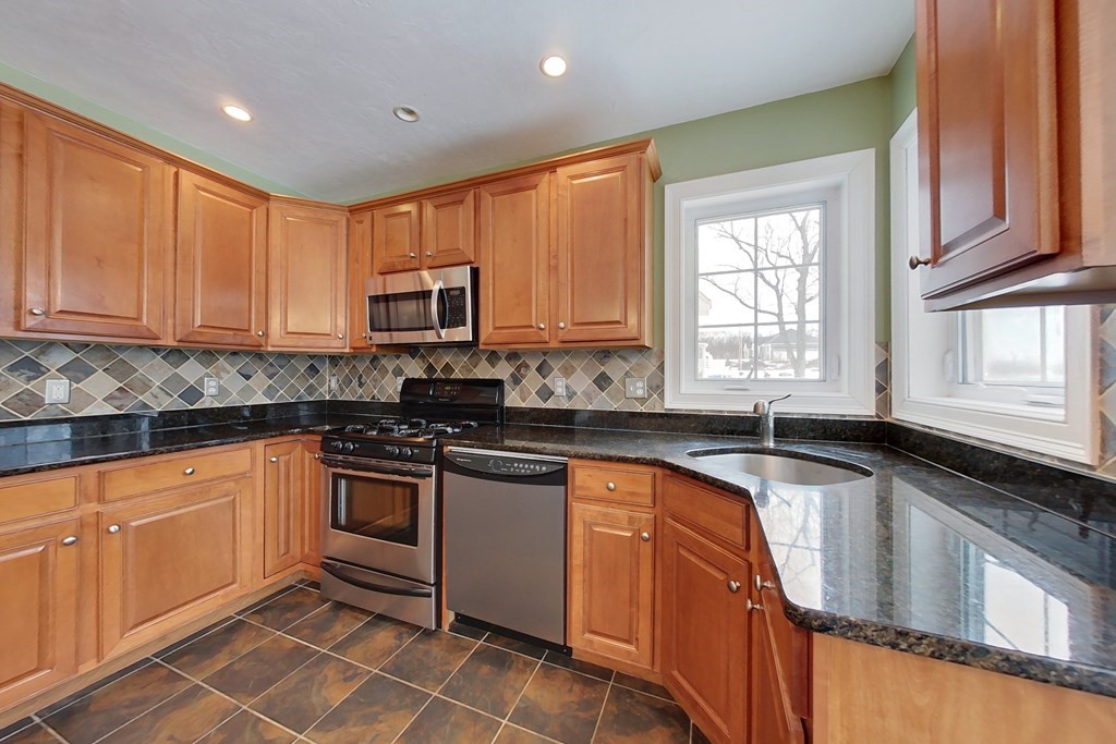 89 Barker Hill Road Townsend, MA 01469 - Photo 4 of 42 Gallery Image 4