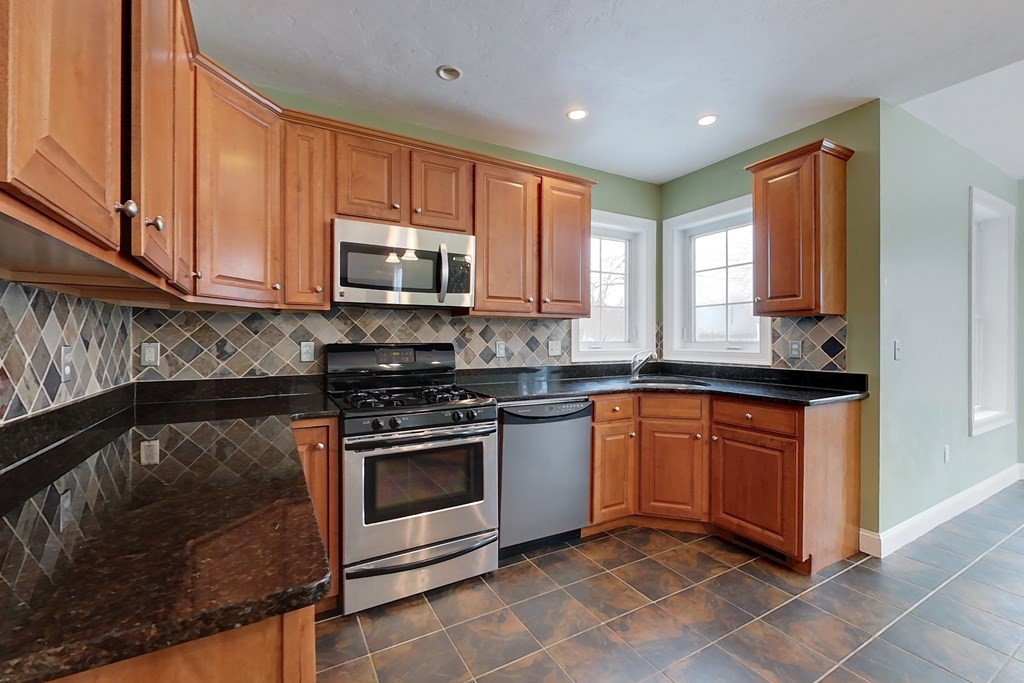 89 Barker Hill Road Townsend, MA 01469 - Photo 5 of 42 Gallery Image 5