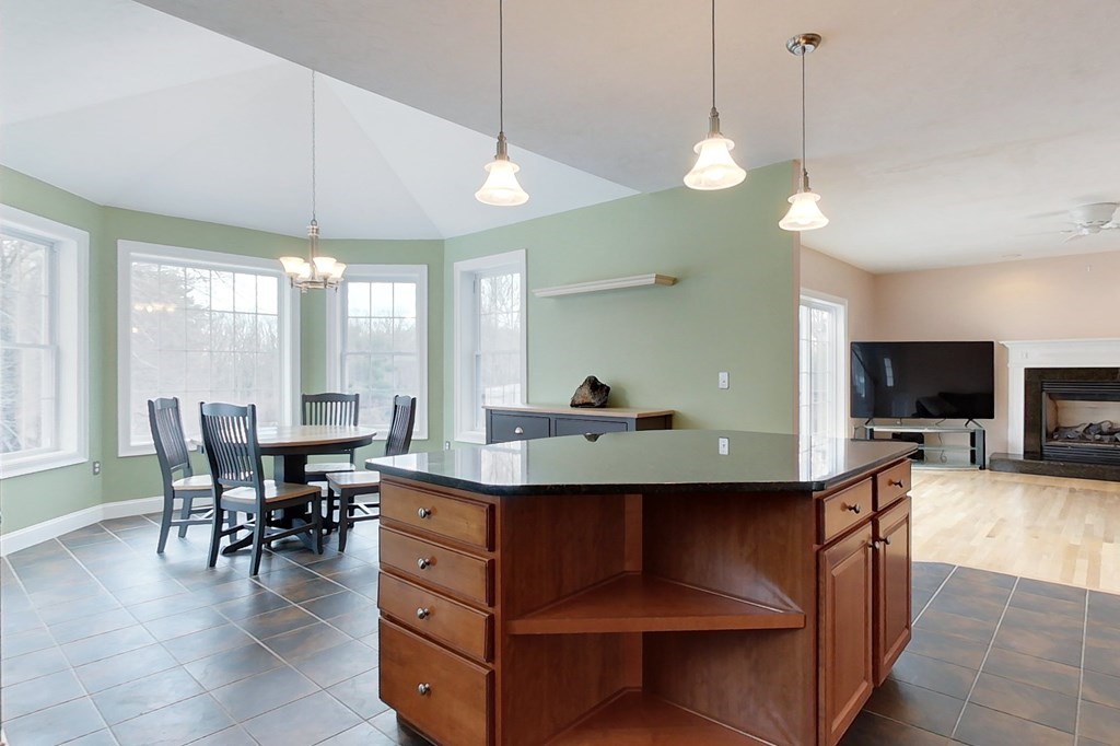 89 Barker Hill Road Townsend, MA 01469 - Photo 8 of 42 Gallery Image 8