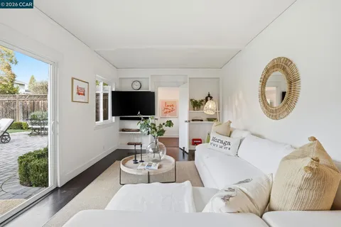 $1,950,000 | 152 Walford Drive, Moraga, CA 94556