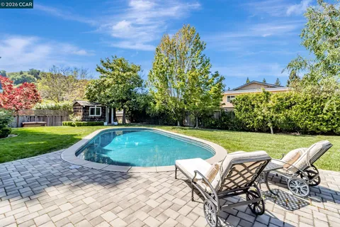 $1,950,000 | 152 Walford Drive, Moraga, CA 94556