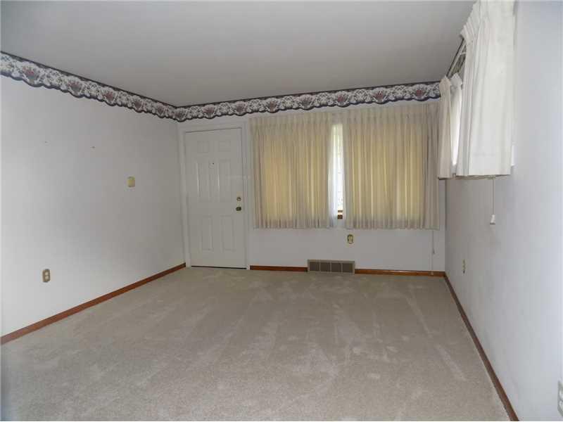 1806 River Road North Apollo, PA 15673 - Photo 3 of 7 Living Room.