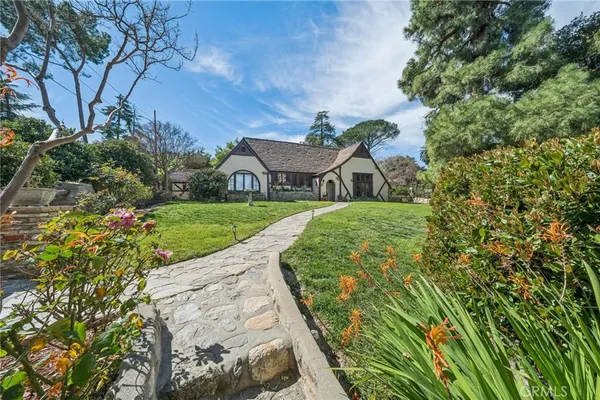 $999,900 | 23021 8th Street, Newhall, CA 91321