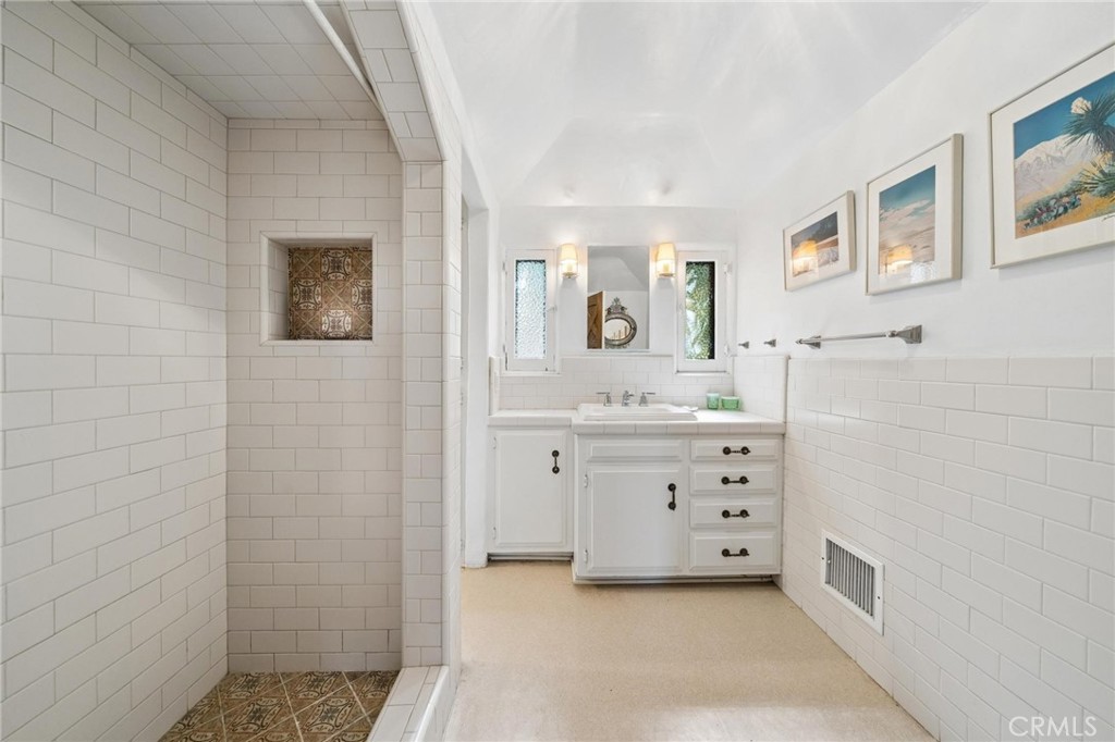 23021 8th Street Newhall, CA 91321 - Photo 37 of 75