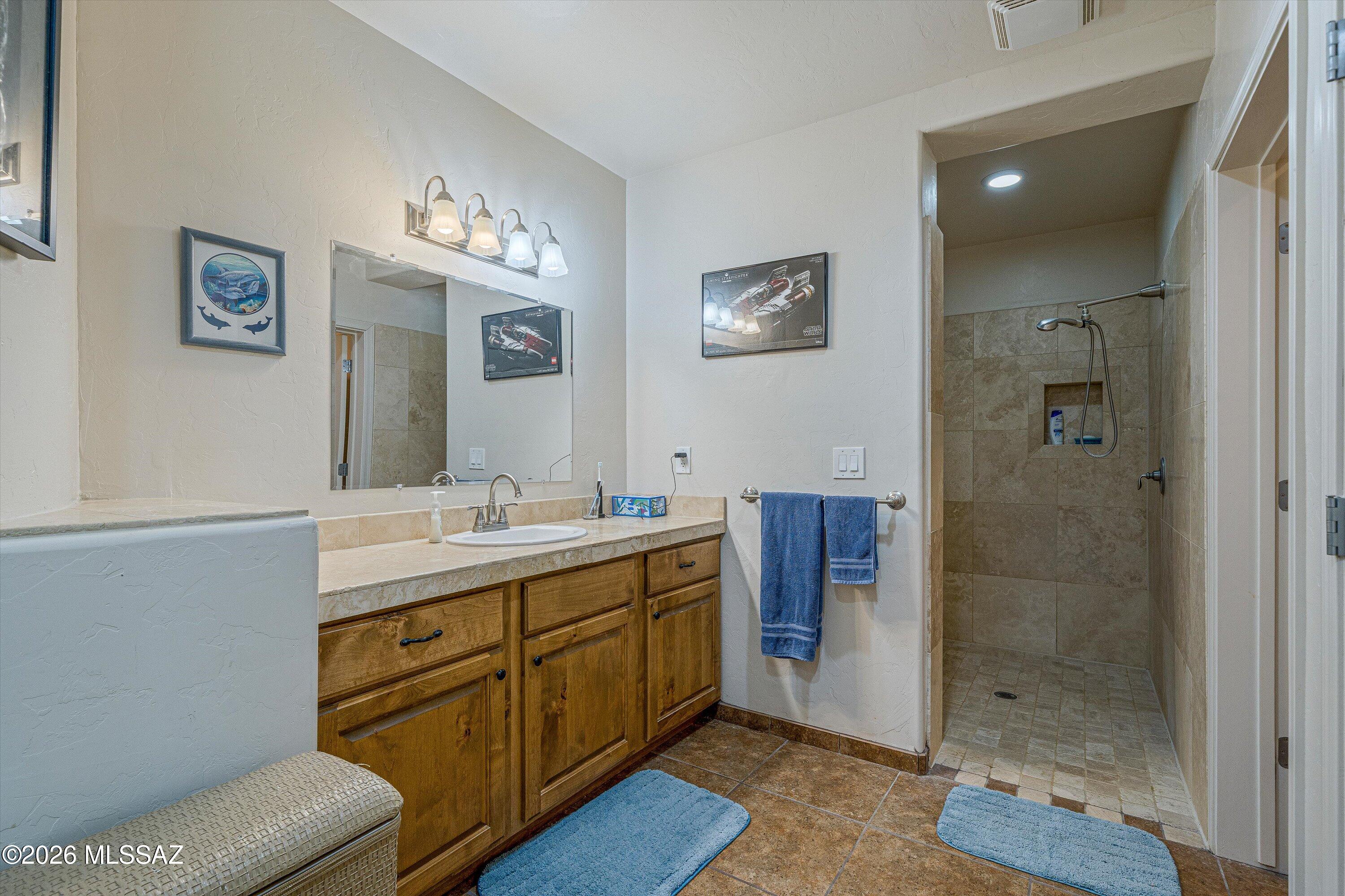 4677 East Rail N Road Tucson, AZ 85739 - Photo 29 of 48 En-suite #2 with walk in tiled shower and walk in closet