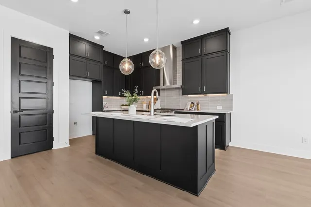 $715,000 | 16 Maybury Way, Lakeway, TX 78738