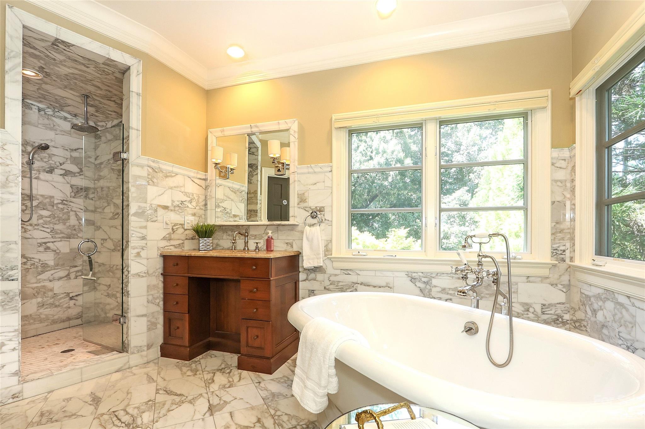 2416 Warburton Road Charlotte, NC 28211 - Photo 27 of 46 a spacious bathroom with a tub and sink