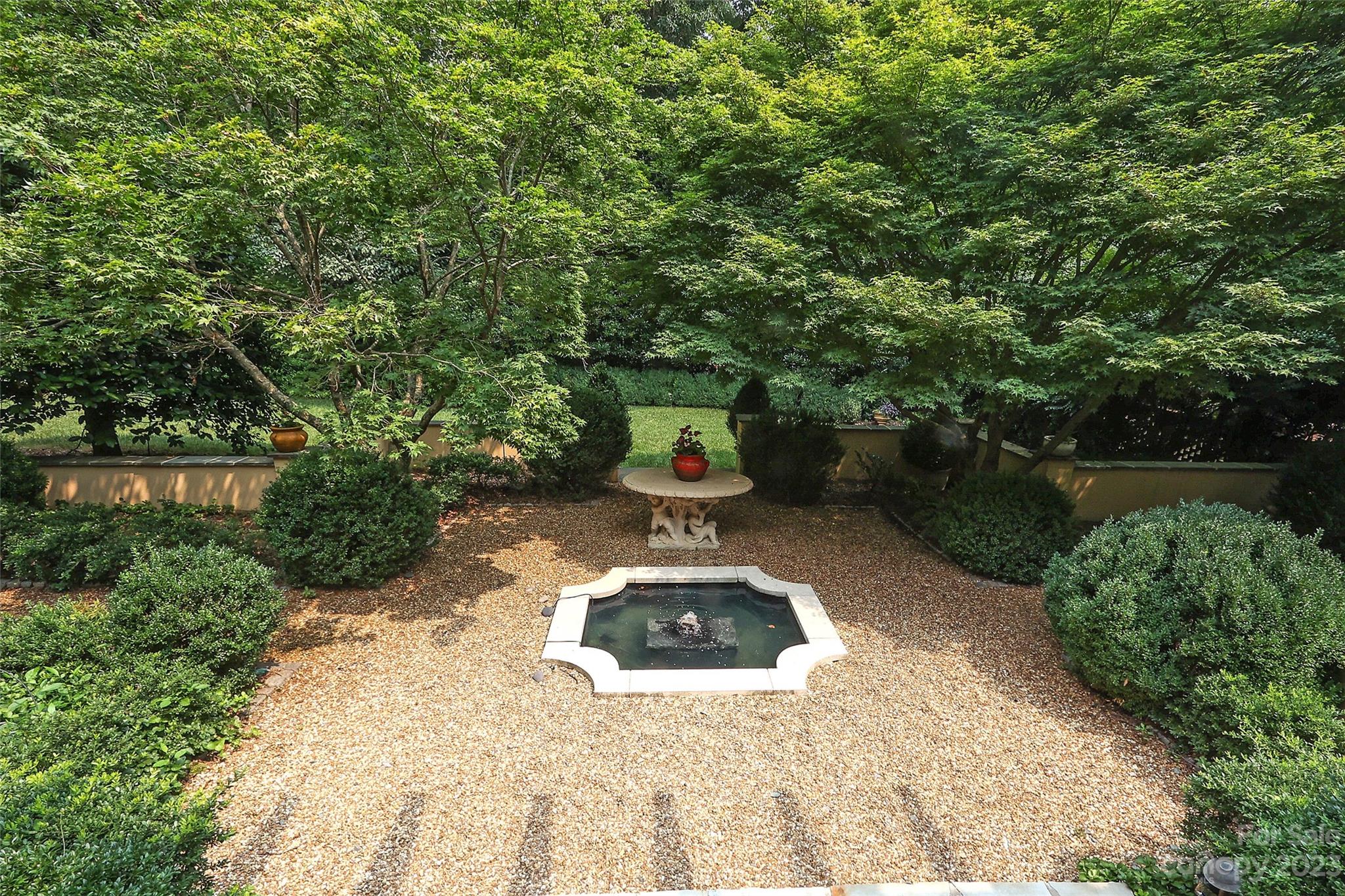 2416 Warburton Road Charlotte, NC 28211 - Photo 36 of 46 a swimming pool with a yard