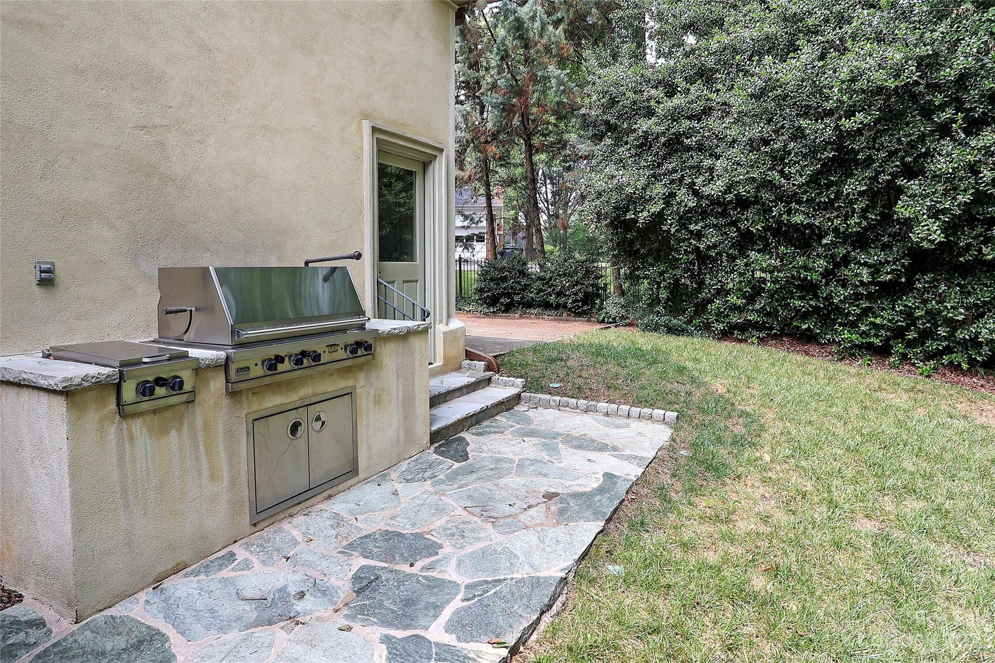2416 Warburton Road Charlotte, NC 28211 - Photo 43 of 46 a view of a backyard with chairs