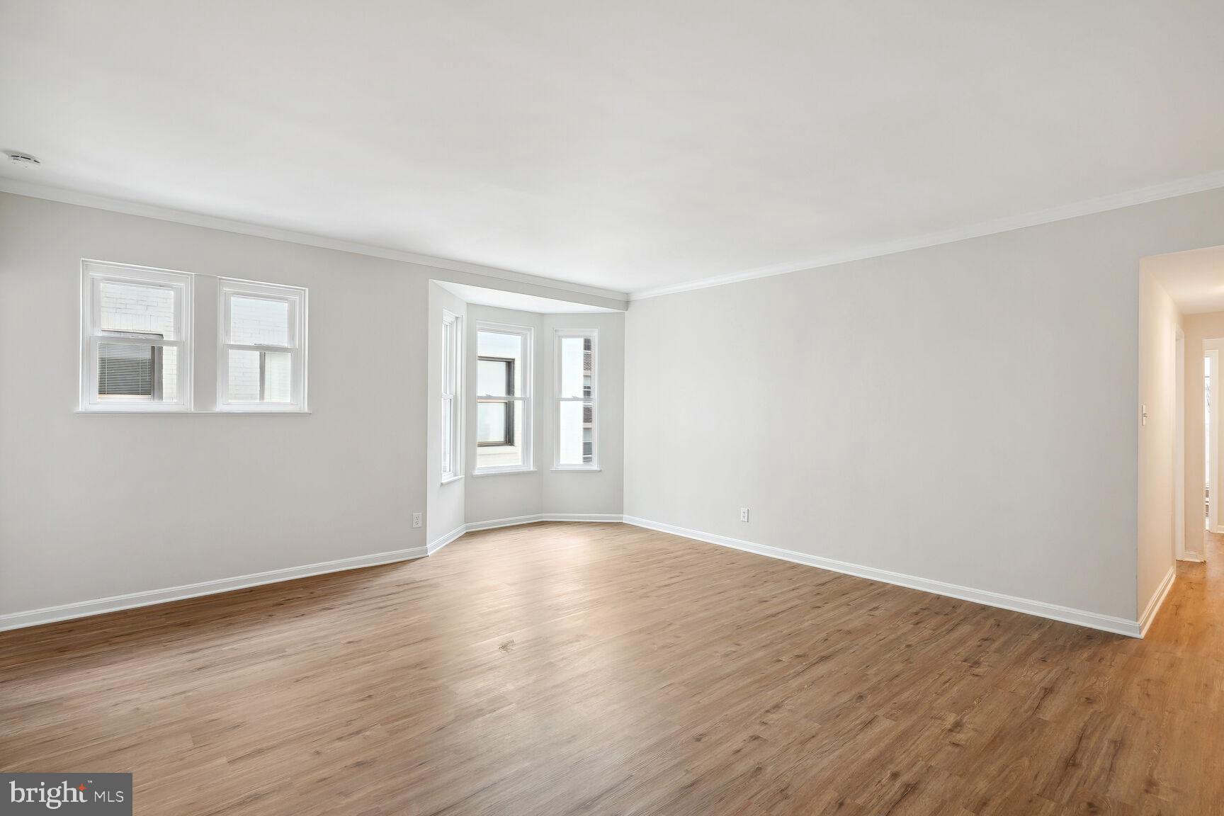 1669 Columbia Road Northwest, Unit 310 Washington, DC 20009 - Photo 7 of 28 Living Room/Dining Room
