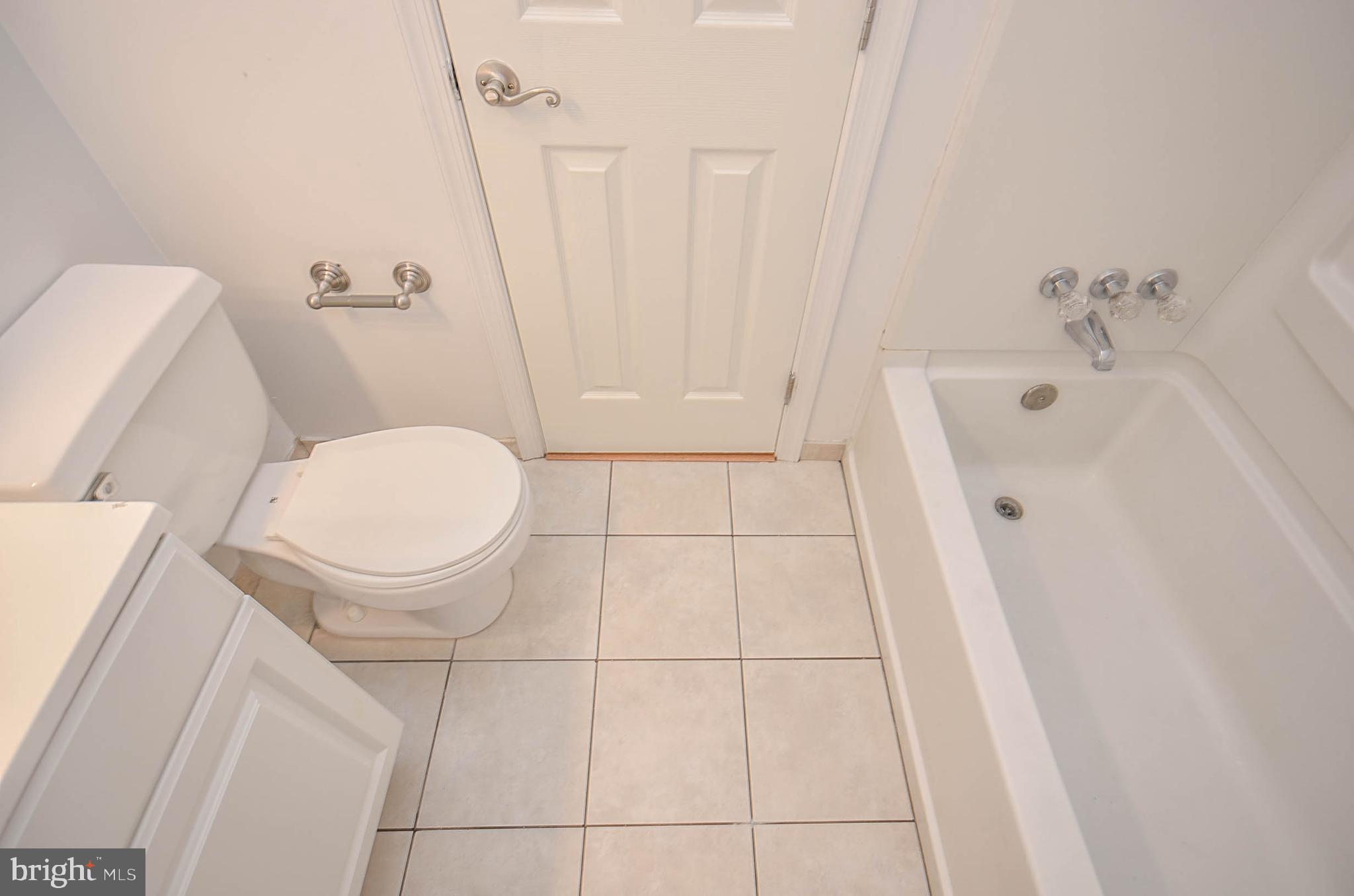 18300 Streamside Drive, Unit 103 Gaithersburg, MD 20879 - Photo 16 of 29