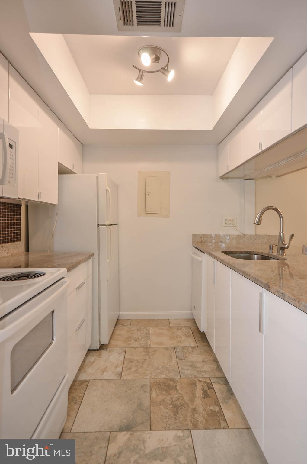 18300 Streamside Drive, Unit 103 Gaithersburg, MD 20879 - Photo 4 of 29
