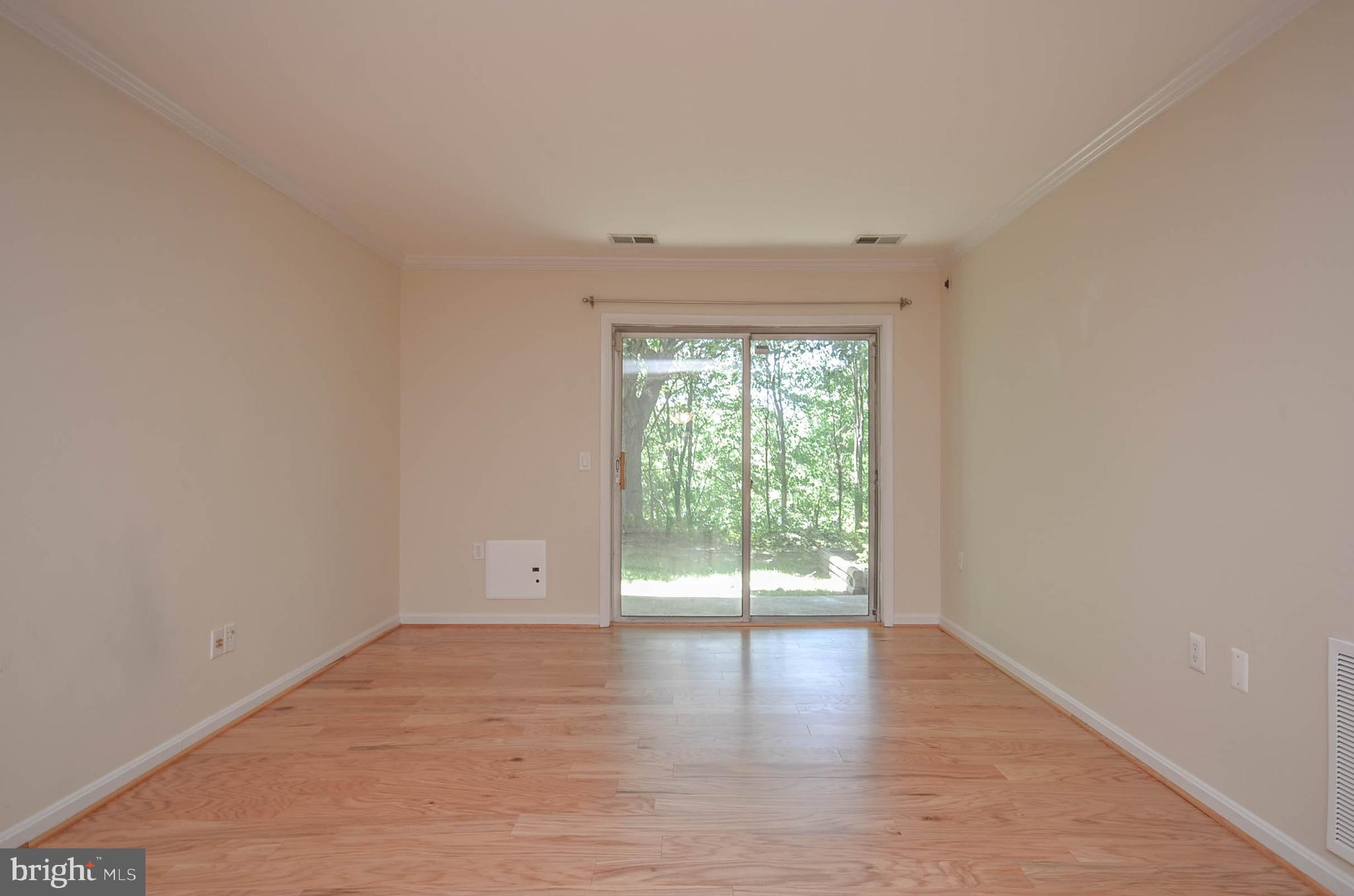 18300 Streamside Drive, Unit 103 Gaithersburg, MD 20879 - Photo 7 of 29 Living room