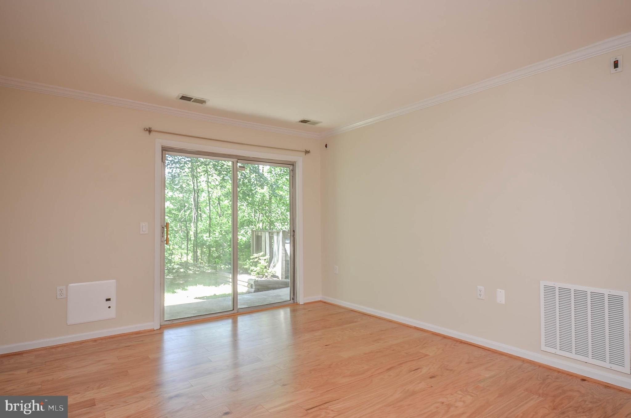 18300 Streamside Drive, Unit 103 Gaithersburg, MD 20879 - Photo 8 of 29 Living room