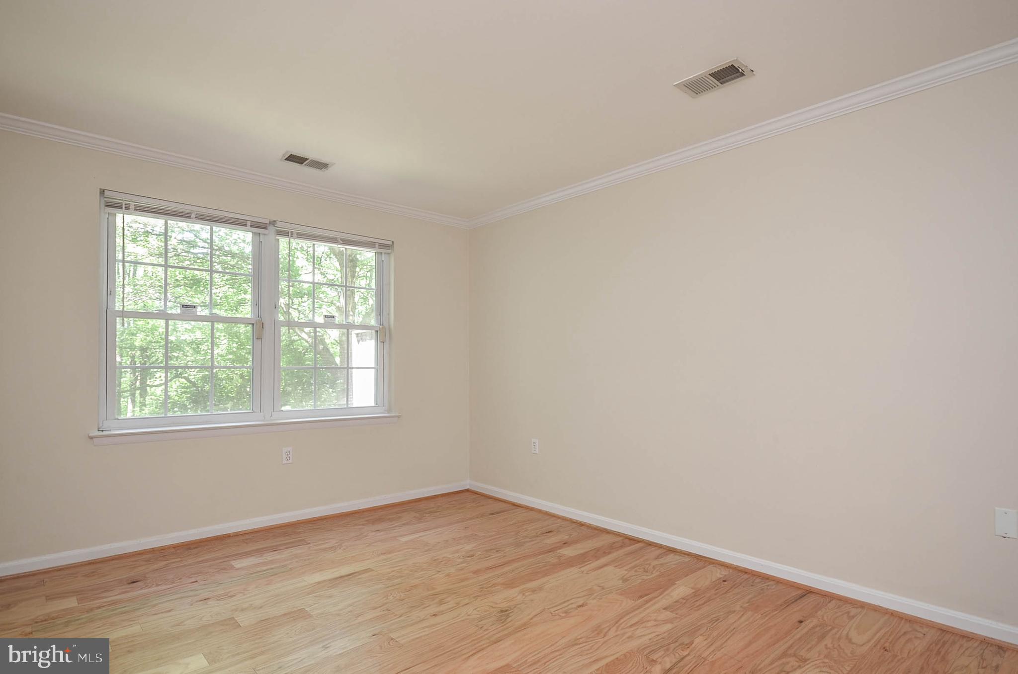 18300 Streamside Drive, Unit 103 Gaithersburg, MD 20879 - Photo 9 of 29 Master bedroom