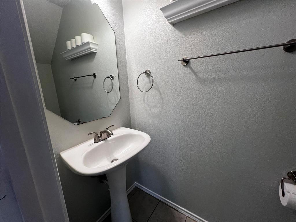 7582 Kings Trail Fort Worth, TX 76133 - Photo 13 of 26