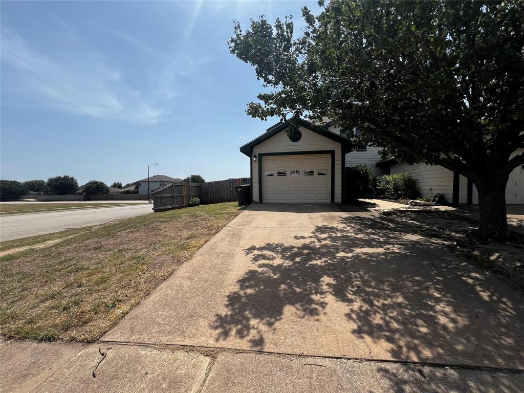 7582 Kings Trail Fort Worth, TX 76133 - Photo 2 of 26