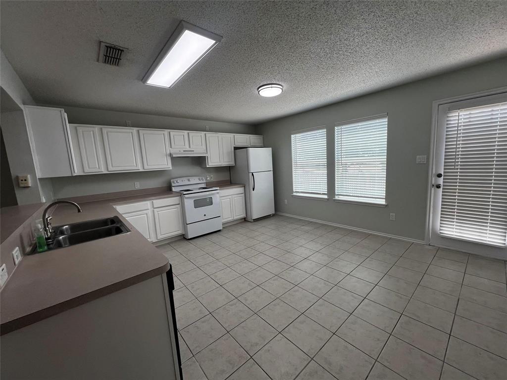 7582 Kings Trail Fort Worth, TX 76133 - Photo 7 of 26