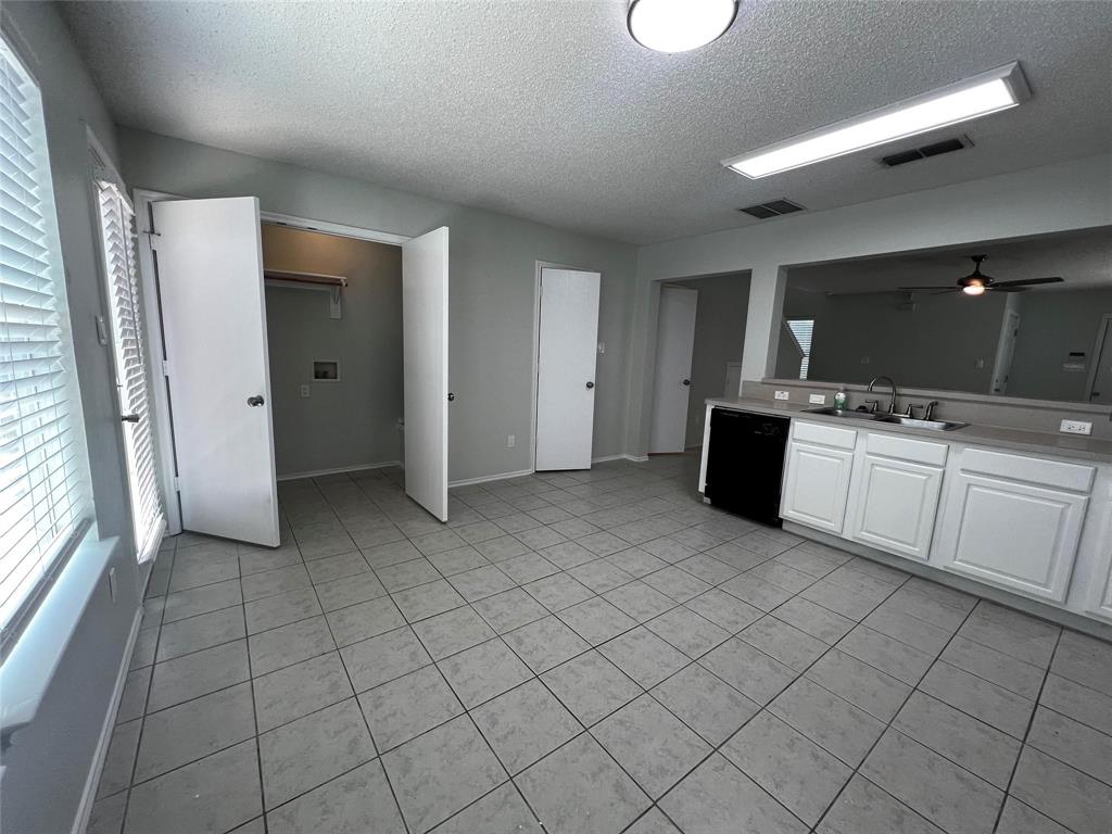 7582 Kings Trail Fort Worth, TX 76133 - Photo 8 of 26