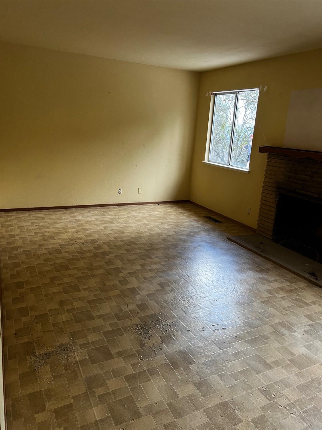 3194 Surmont Drive Lafayette, CA 94549 - Photo 23 of 40 a view of an empty room and window