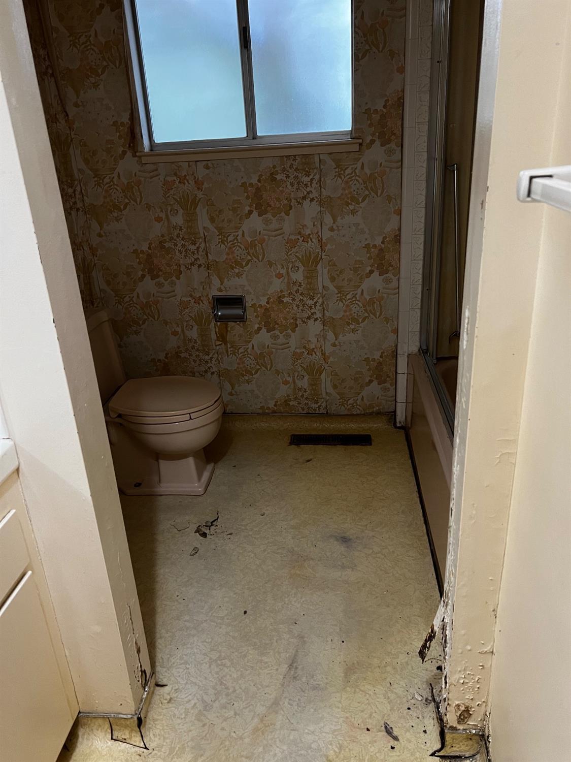 3194 Surmont Drive Lafayette, CA 94549 - Photo 24 of 40 a bathroom with a toilet