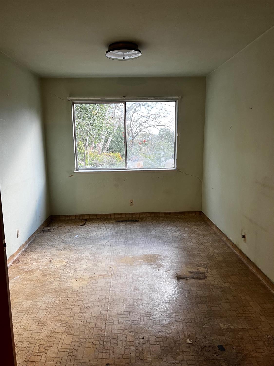 3194 Surmont Drive Lafayette, CA 94549 - Photo 28 of 40 an empty room with a window