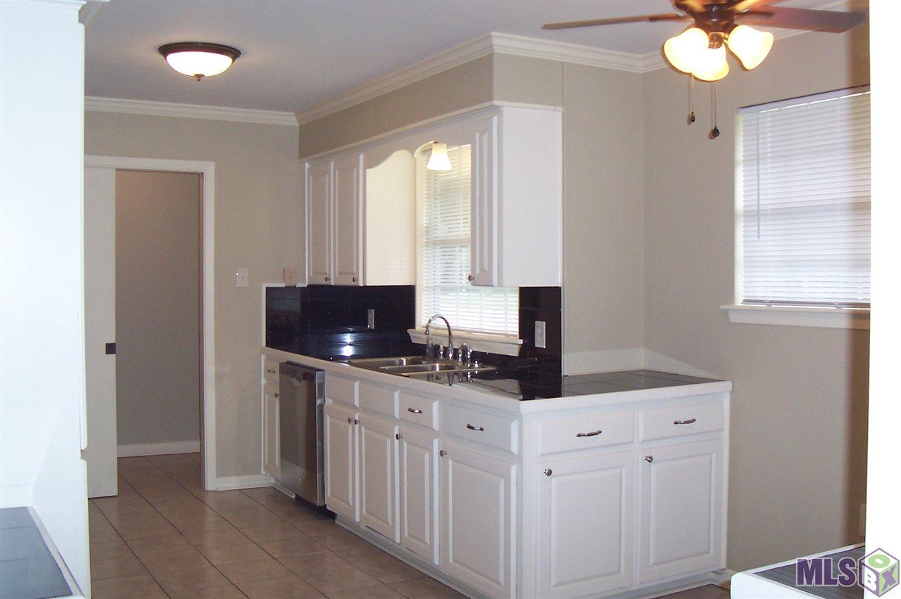 2468 Seracedar Street Baton Rouge, LA 70816 - Photo 9 of 16 Lots of natural light in here