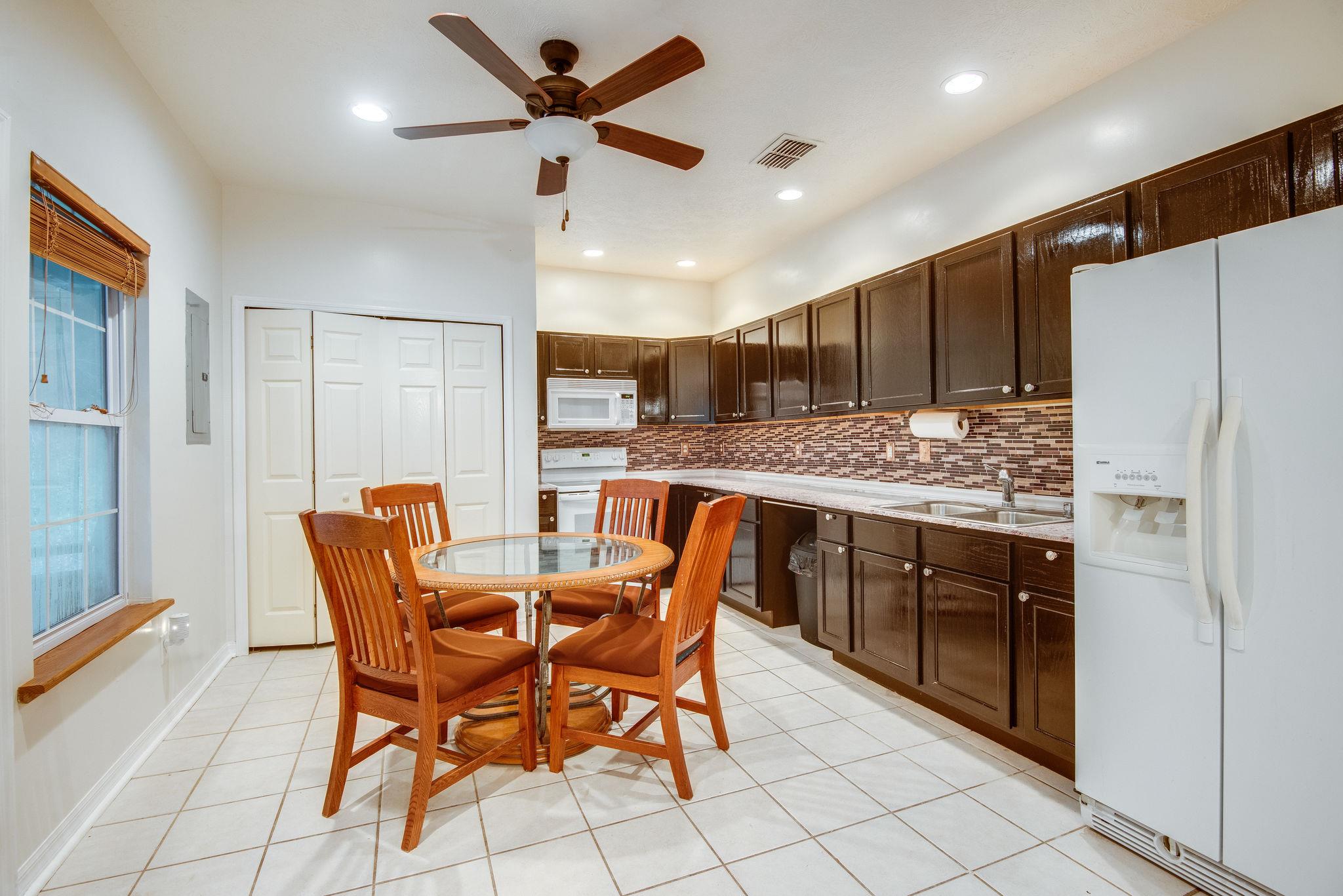 549 Porter Hollow Road Linden, TN 37096 - Photo 7 of 30 All Kitchen appliances remain!