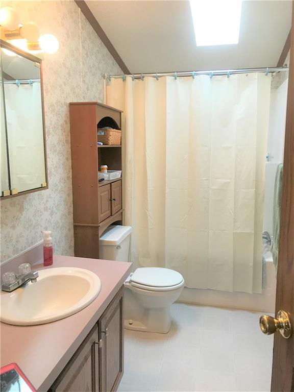502 Amy Lane Rochester, PA 15074 - Photo 10 of 14 Second bath with skylights.