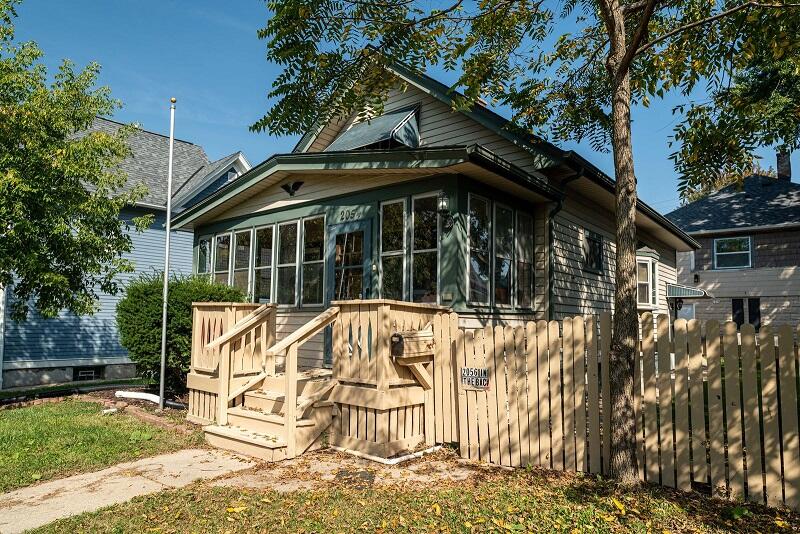 2054 S 77-Front House