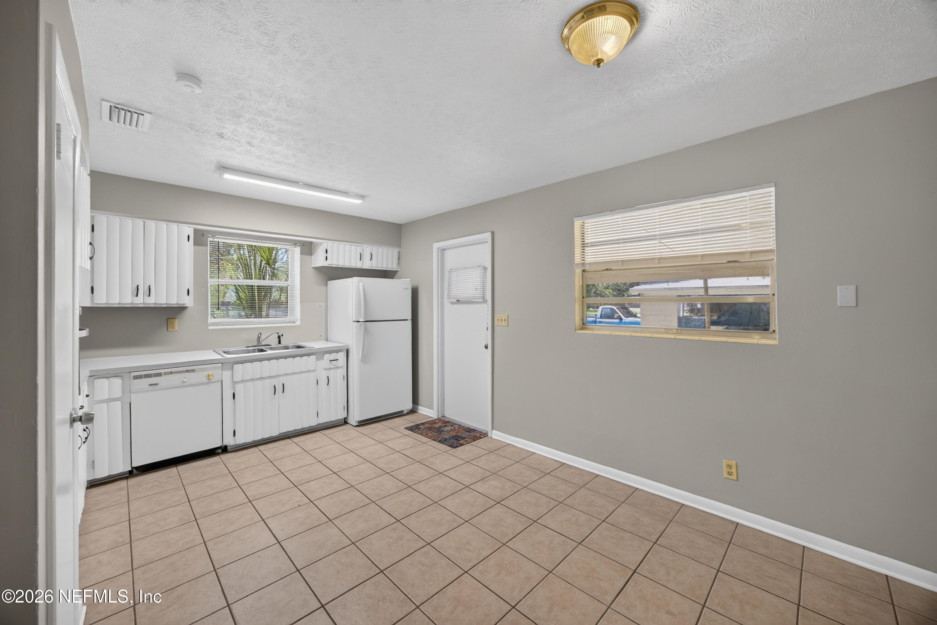 5527 Beney Road Jacksonville, FL 32207 - Photo 7 of 27 07-Dining Room to Kitchen