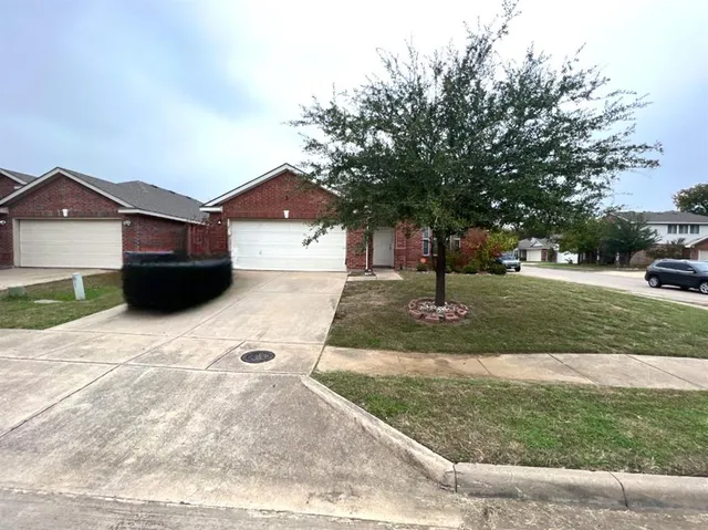 $2,050 | 1923 Pin Oak Lane, Dallas, TX 75253