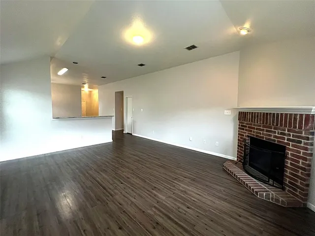 $2,050 | 1923 Pin Oak Lane, Dallas, TX 75253