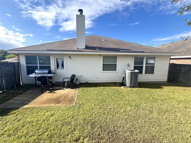 $2,050 | 1923 Pin Oak Lane, Dallas, TX 75253