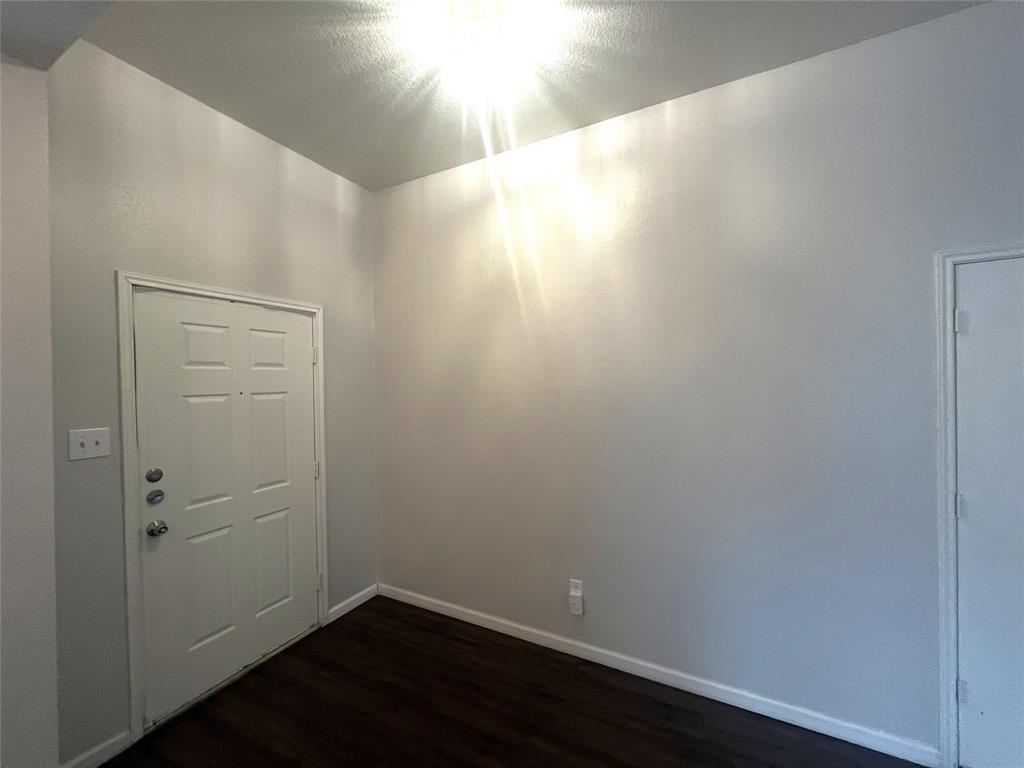 1923 Pin Oak Lane Dallas, TX 75253 - Photo 3 of 28