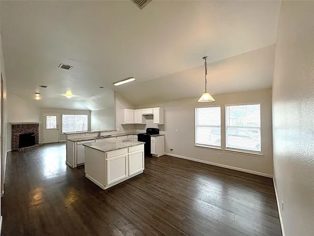 $2,050 | 1923 Pin Oak Lane, Dallas, TX 75253