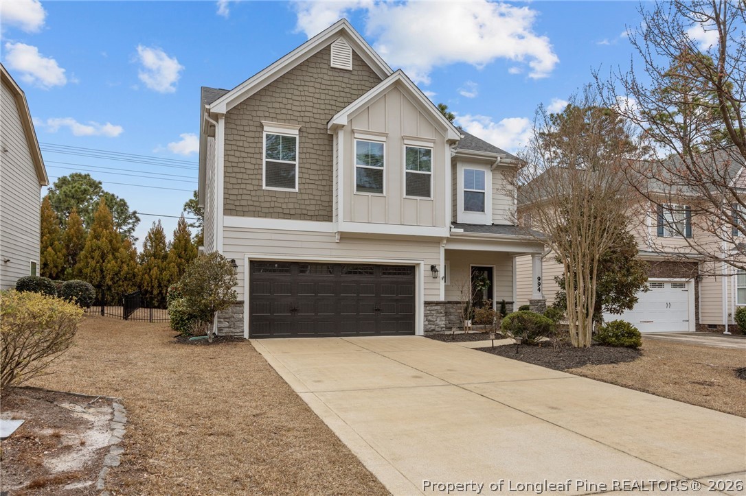 a view of a yard in front of house