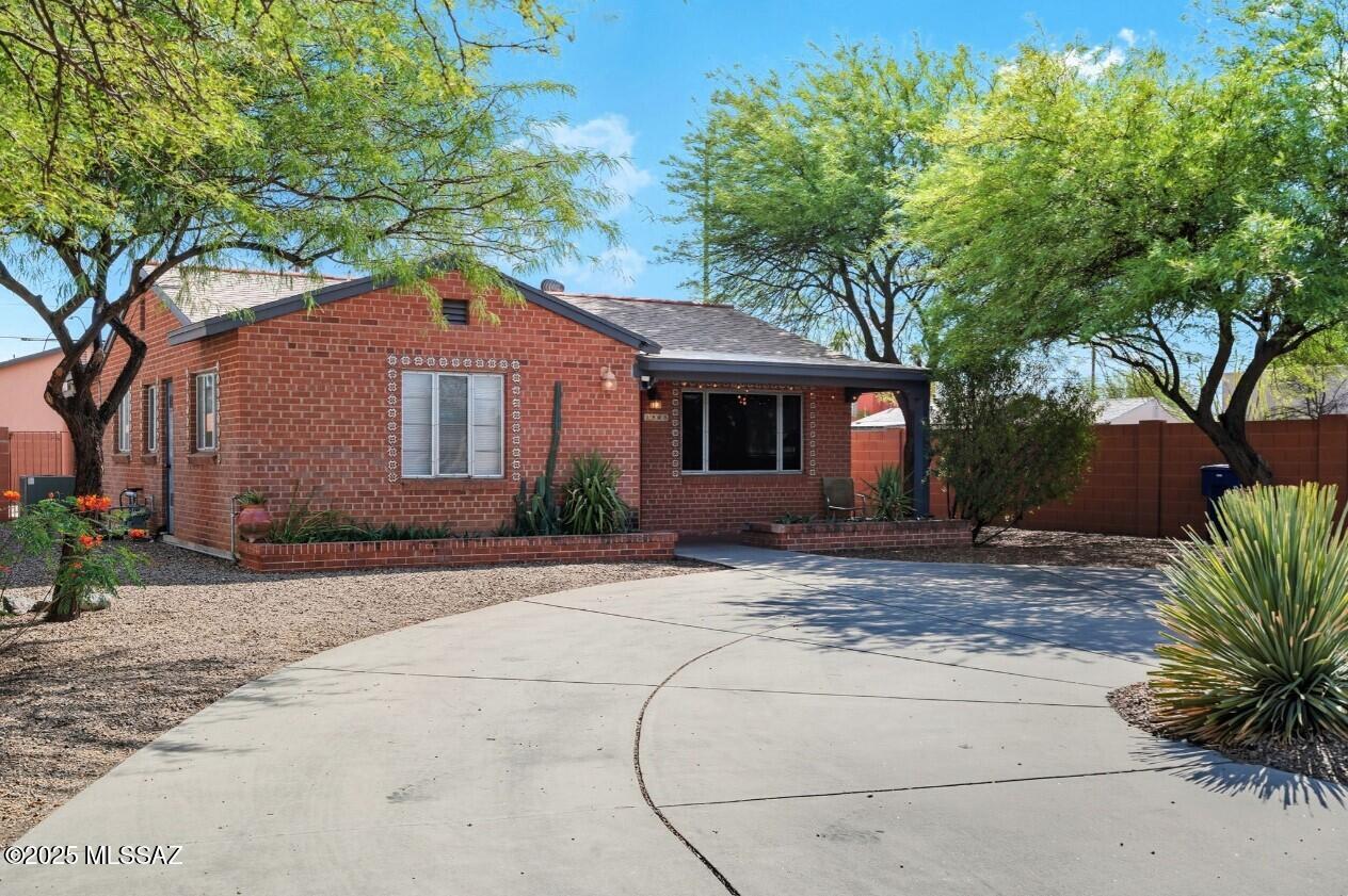 1308 East Spring Street Tucson, AZ 85719 - Photo 3 of 50 Gallery Image 3