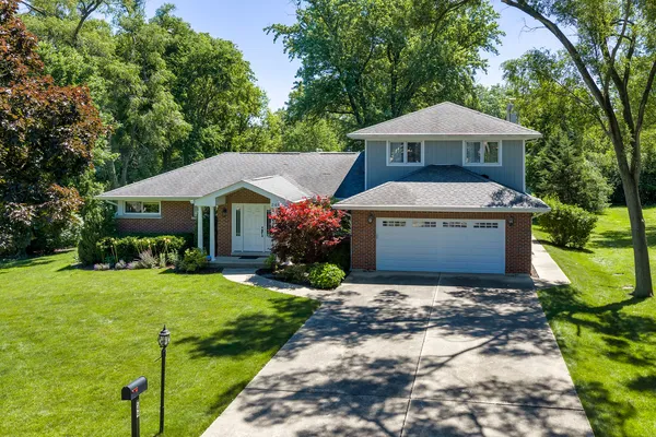 $949,900 | 249 Spruce Road, Northbrook, IL 60062