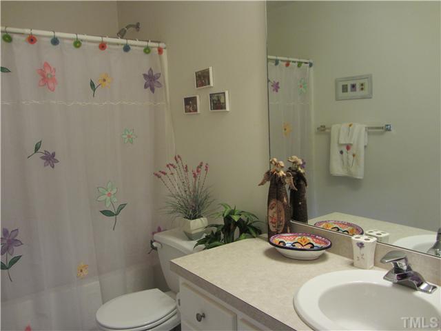 309 Russ Road Smithfield, NC 27577 - Photo 18 of 25 Full bath!