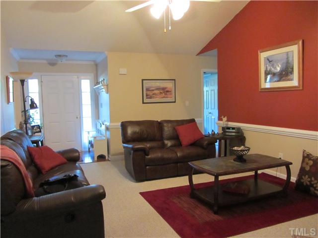 309 Russ Road Smithfield, NC 27577 - Photo 4 of 25 Family room with catheral ceiling!