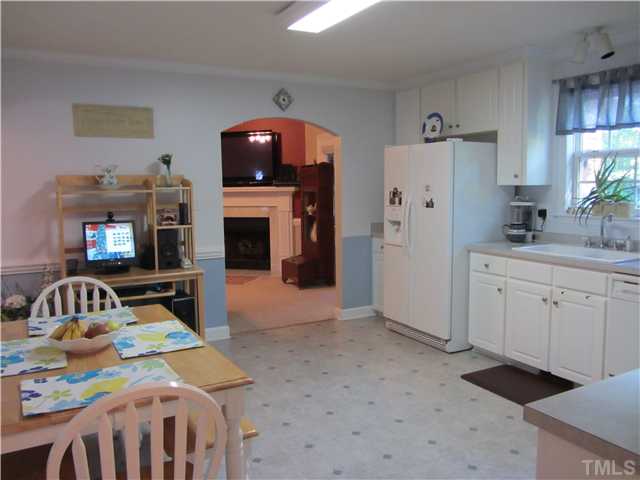 309 Russ Road Smithfield, NC 27577 - Photo 7 of 25 Very open with eat-in area!