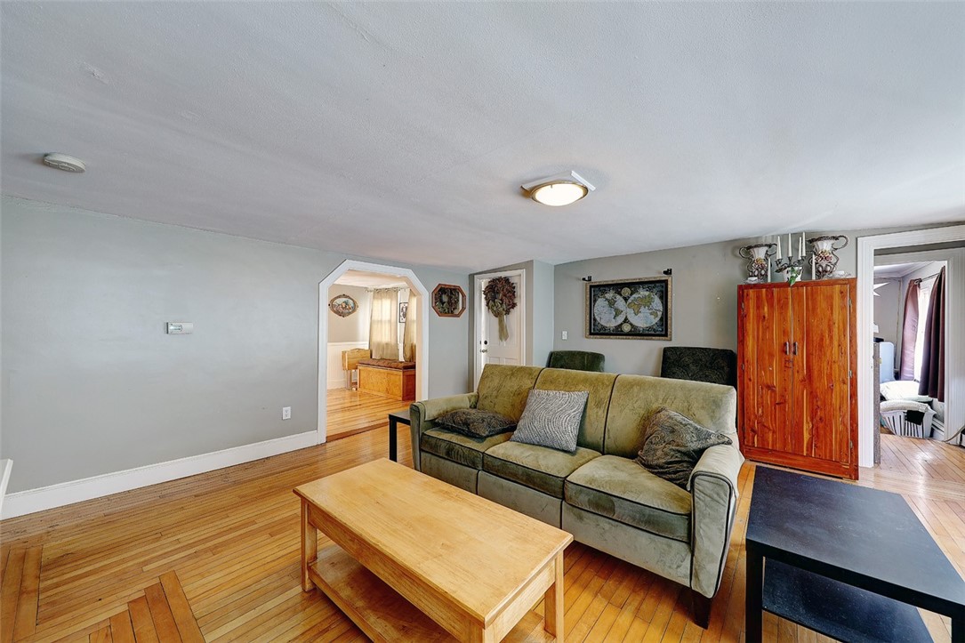 49 Water Street Warren, RI 02885 - Photo 22 of 37 2nd Fl S - Living Room