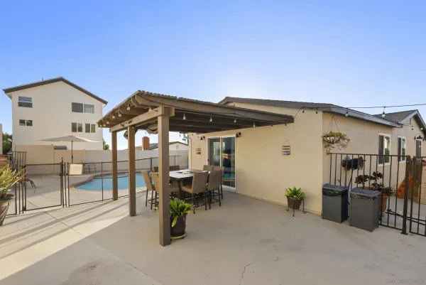 $1,235,000 | 12979 Calle De Las Rosas, San Diego, CA 92129