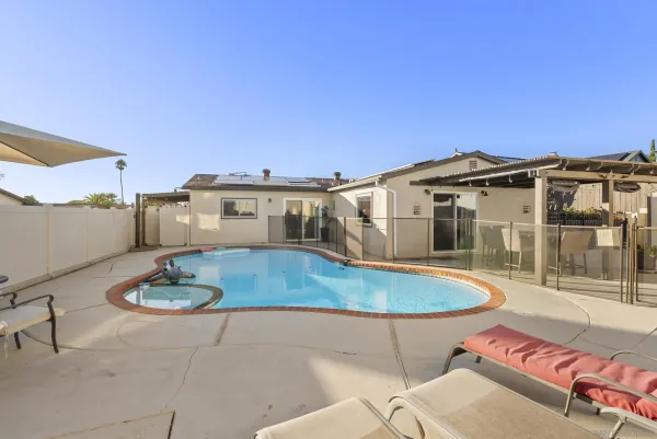 $1,235,000 | 12979 Calle De Las Rosas, San Diego, CA 92129